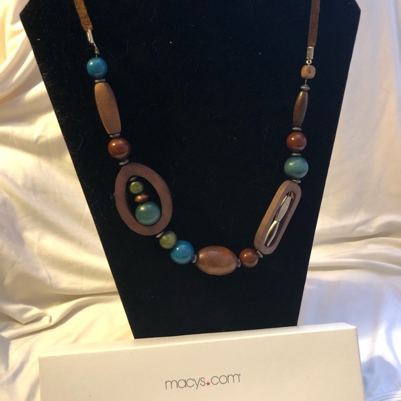 Multicolored fashion forward bead necklace - Picture 3 of 3